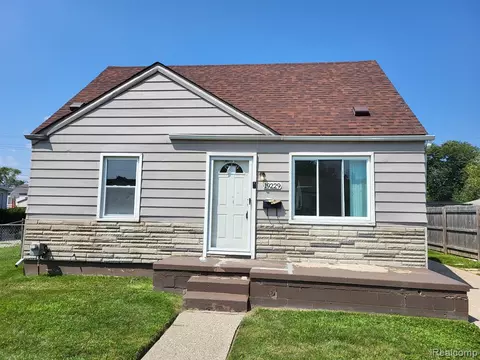 19229 Eastland St, Roseville, MI 48066