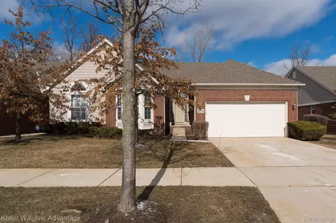 40778 Lenox Park Dr, Novi, MI 48377
