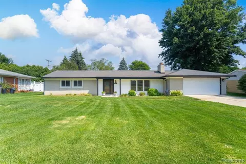 18531 N Nunneley Rd, Clinton Township, MI 48036