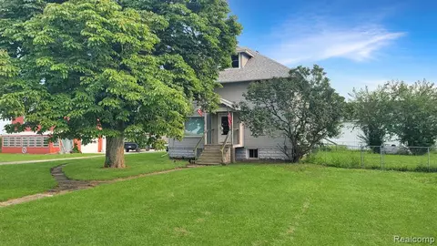 1677 W German Rd, Bay City, MI 48708