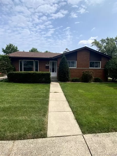 31576 Pinto Dr, Warren, MI 48093