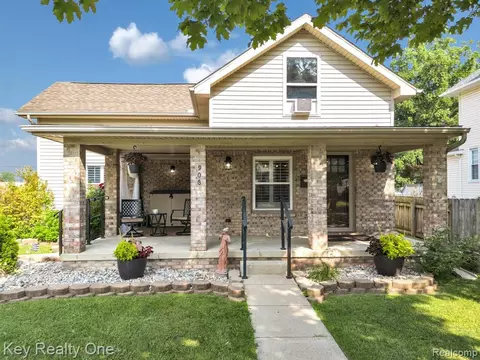 906 Washington St, Monroe, MI 48161 photo 1