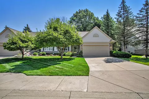 235 Four Seasons Dr, Lake Orion, MI 48360
