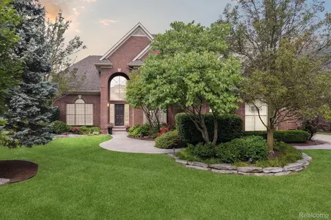 46962 Merion Cir, Northville, MI 48168