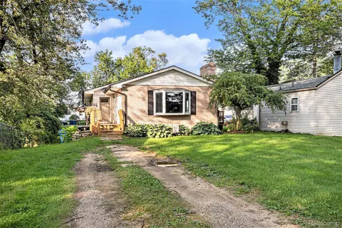 4460 Major Ave, Waterford, MI 48329