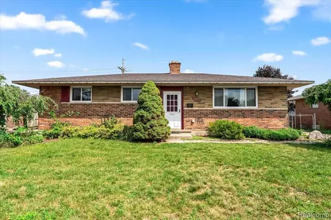 34042 Arrowhead St, Westland, MI 48185