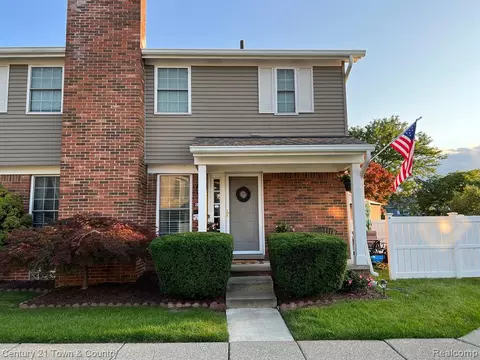 20922 W Glen Haven Cir, Northville, MI 48167