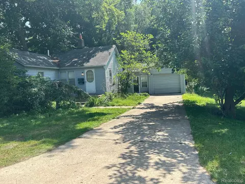 223 W Washington St, Milford, MI 48381