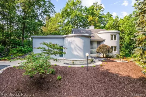 1223 W Gunn Rd, Rochester, MI 48306