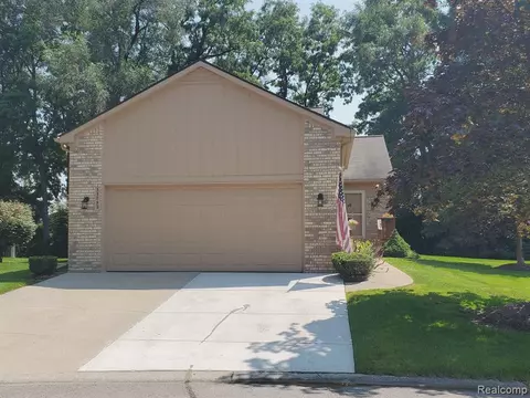 35852 Lone Pine Ln, Farmington Hills, MI 48335