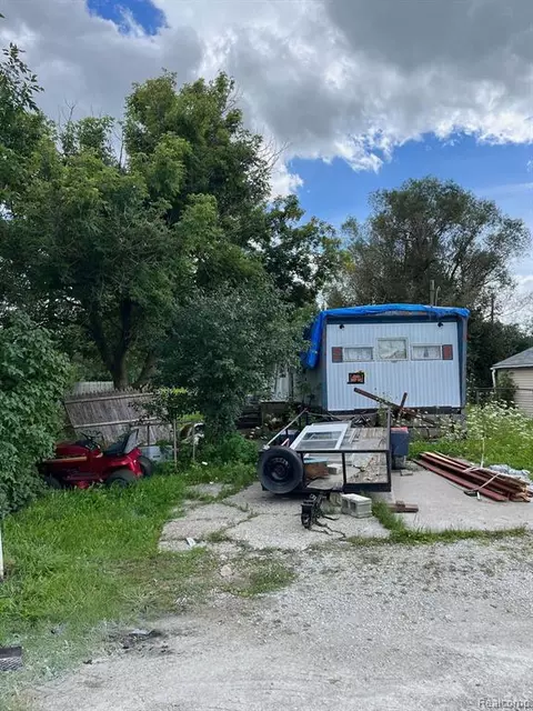 1131 Bruce St, Marine City, MI 48039