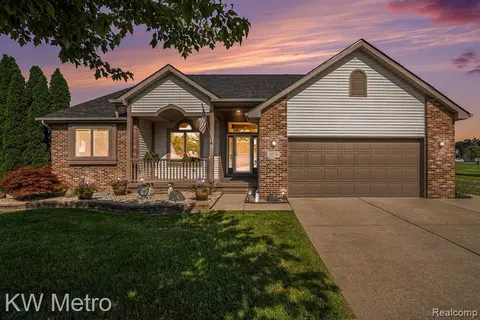 5074 Prestonwood Ln, Flushing, MI 48433