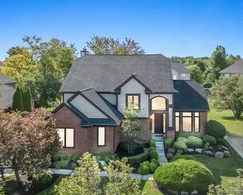 7103 Yarmouth Dr, West Bloomfield, MI 48322