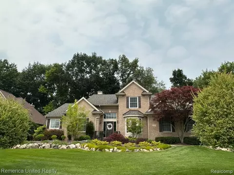 8272 Brookstone Ln, Clarkston, MI 48348
