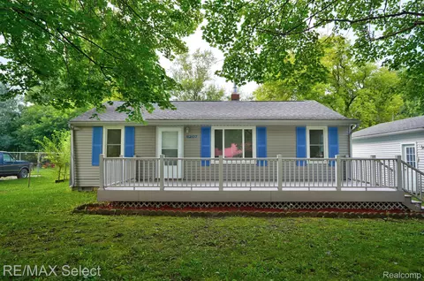 6207 Crabtree Ln, Burton, MI 48519
