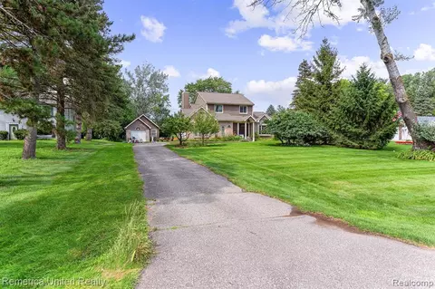 44030 Stassen Ave, Novi, MI 48375