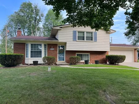 1421 Williamsburg Rd, Flint, MI 48507