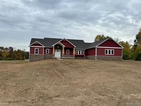 190 Darwin Rd, Pinckney, MI 48169