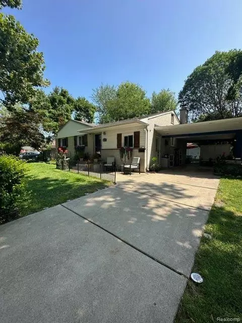 7762 Rosemary St, Dearborn Heights, MI 48127