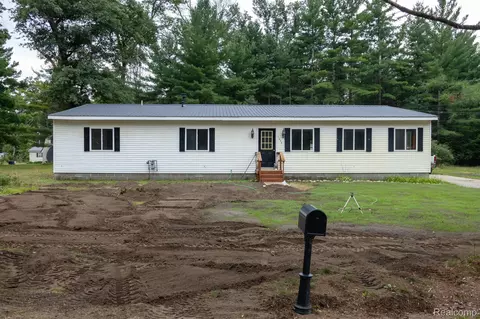 1648 W 4th St, Mills, MI 48756