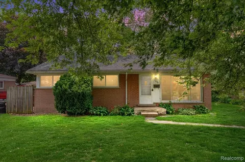1674 Knowles St, Ypsilanti, MI 48198