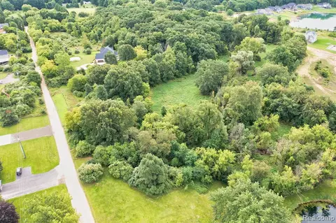 Parcel #4716-12-400-037 Crooked Creek, South Lyon, MI 48178