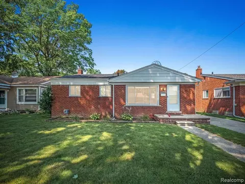 29405 Tawas St, Madison Heights, MI 48071