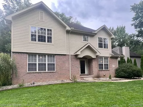 2176 Pleasant Rdg, Howell, MI 48843