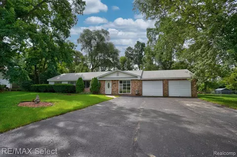 6181 Ascension St, Clarkston, MI 48348