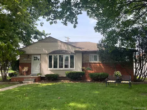 9400 Marlborough Ave, Allen Park, MI 48101