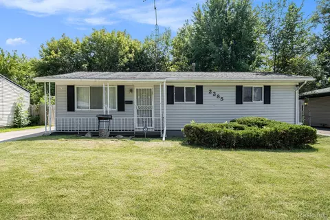 2285 Douglas Joel Dr, Mount Morris, MI 48505
