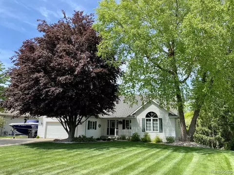 1013 Corvette Dr, Jenison, MI 49428