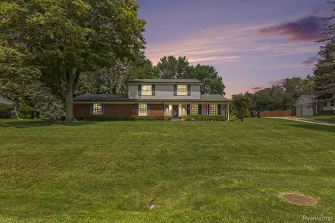 1630 Shagbark Dr, Rochester Hills, MI 48309
