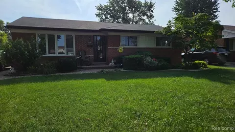 31290 Marilyn Dr, Warren, MI 48093