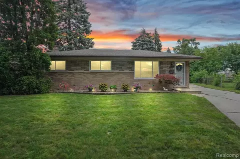 32654 Wareham, Warren, MI 48092