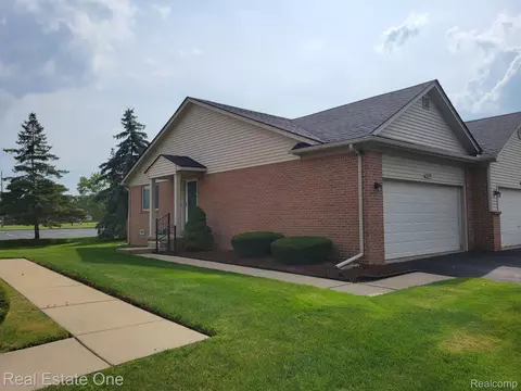 11374 Celtic Manor Dr UNIT 16, Warren, MI 48089
