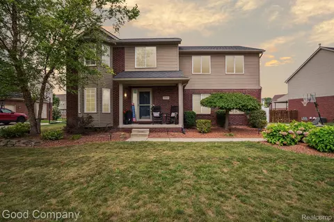 24404 Parklane Dr, Flat Rock, MI 48134