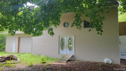 5702 Buell Rd, Vassar, MI 48768