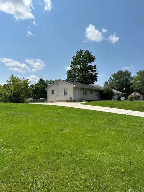 277 W Kennett Rd W, Pontiac, MI 48340