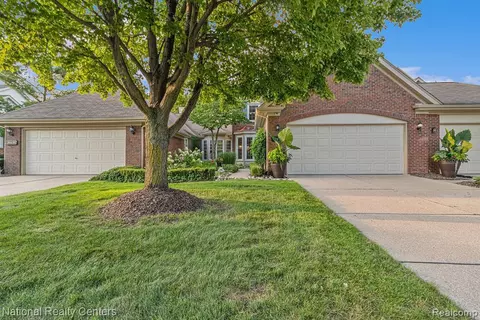 39436 Village Run Dr, Northville, MI 48168
