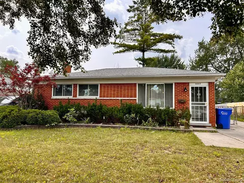 31417 Gardendale Dr, Warren, MI 48088