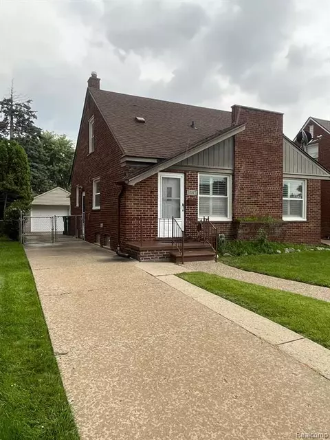 3147 Hollywood St, Dearborn, MI 48124