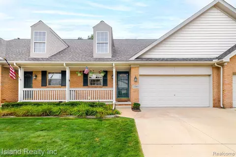 23967 Ashley Dr #157, Flat Rock, MI 48134