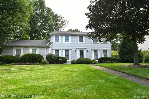 21736 Siegal Dr, Novi, MI 48375