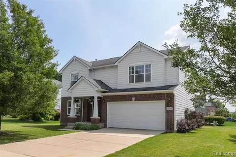 1900 Carlisle Ct, Ypsilanti, MI 48198