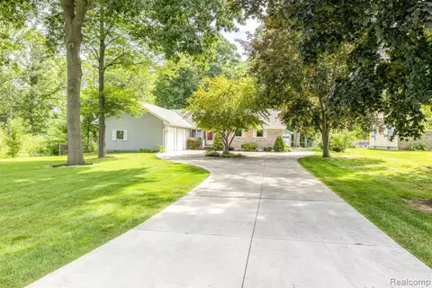 4801 Iroquois Trl, North Street, MI 48049
