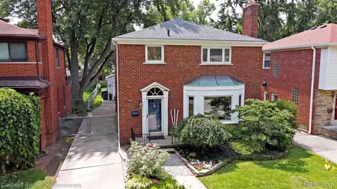 13341 Victoria Ave, Huntington Woods, MI 48070