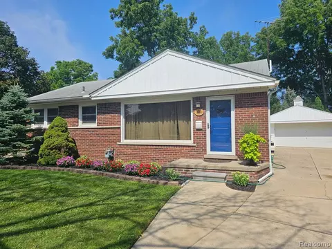 17458 Ray Ave, Allen Park, MI 48101