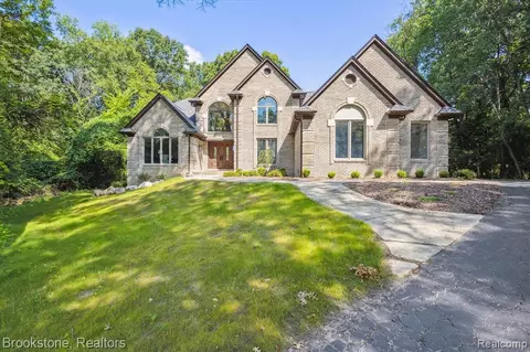 7360 Deerhill Dr, Clarkston, MI 48346