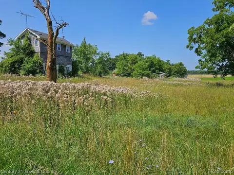 8500 S Lake Pleasant Rd, Hillsdale, MI 49242